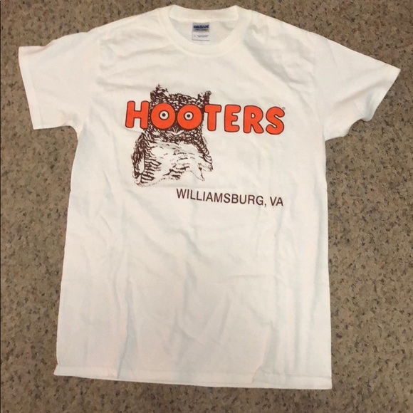 Hooters Tops - Hooters Tee Shirt